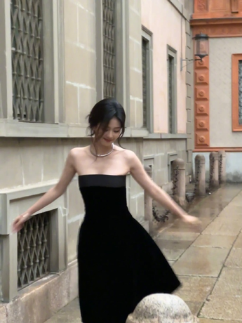 被触手强奸漫画风格场景