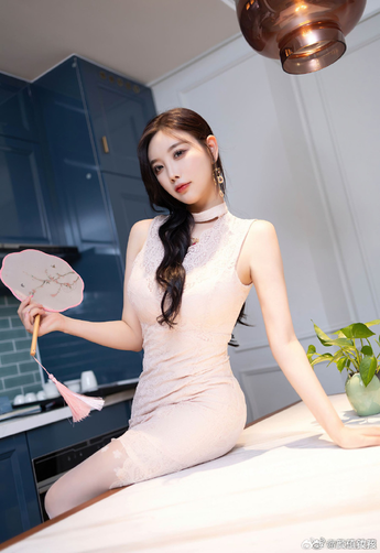 被触手侵犯的女生游戏场景